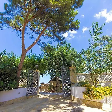 Le Saline Ξενοδοχείο με διαμερίσματα 4*